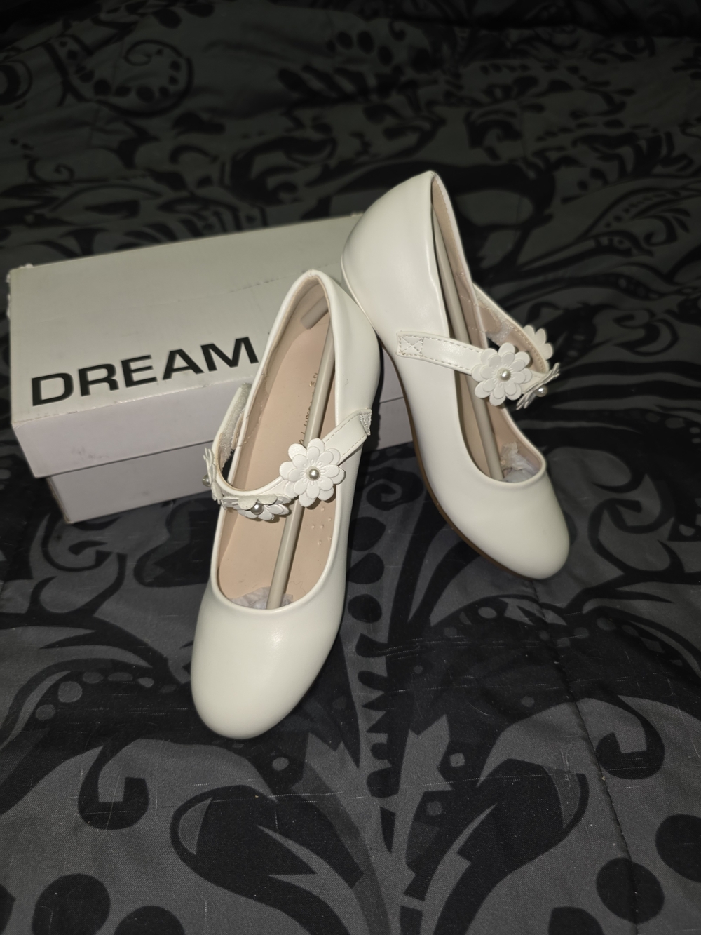 Dream Pairs White Girls Mary Jane Dress Shoes with Floral Strap
